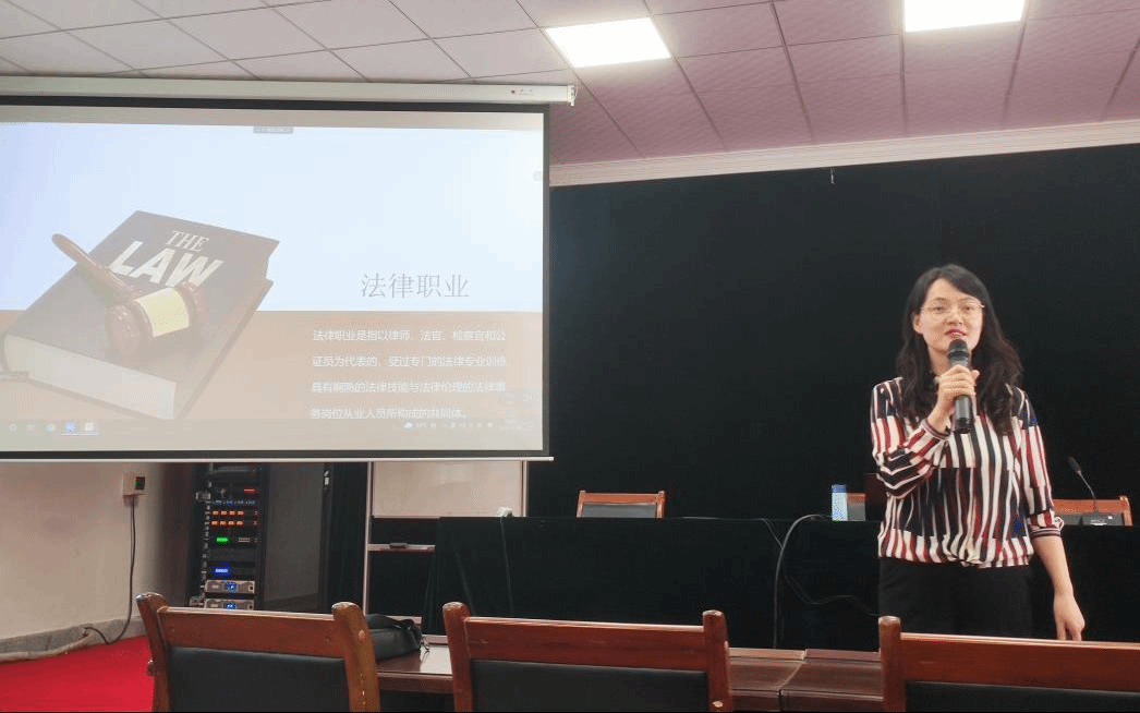 必赢242net“漫谈法律职业规划”分享会顺利召开